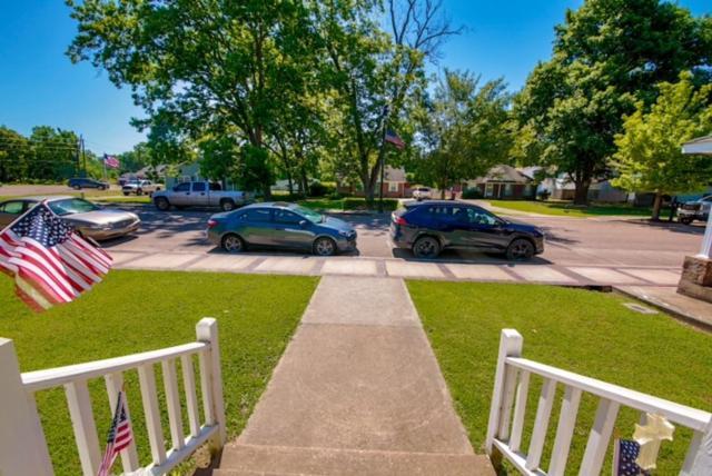 Historic Town Square Bungalow In Heart Of Brighton Atoka Екстериор снимка